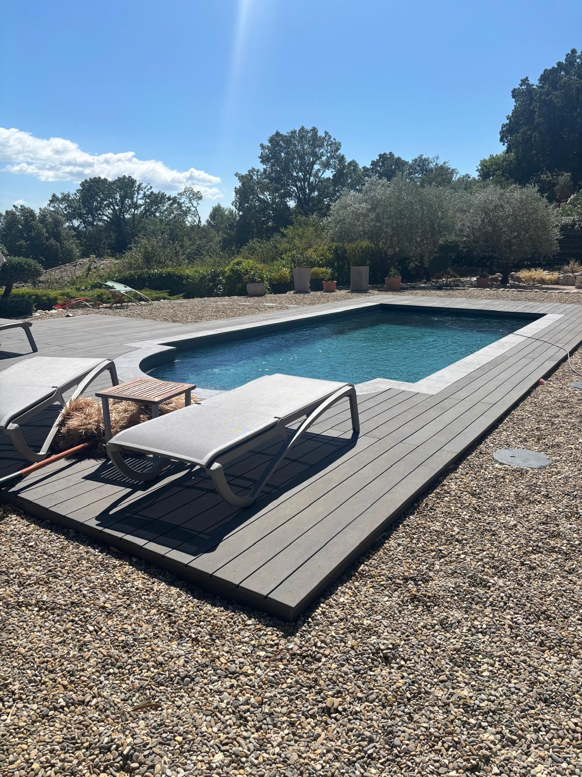 Piscine avec plage en composite